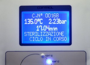 display autoclave durante lo svolgimento del ciclo di sterilizzazione